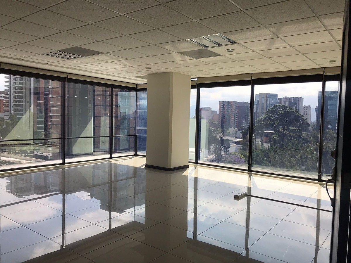 Oficina en renta en Design Center zona 10