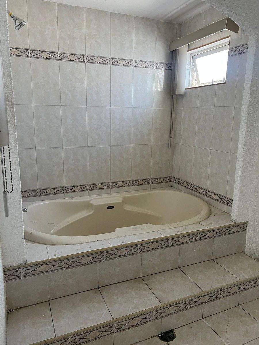 17 of 24: Baño Principal