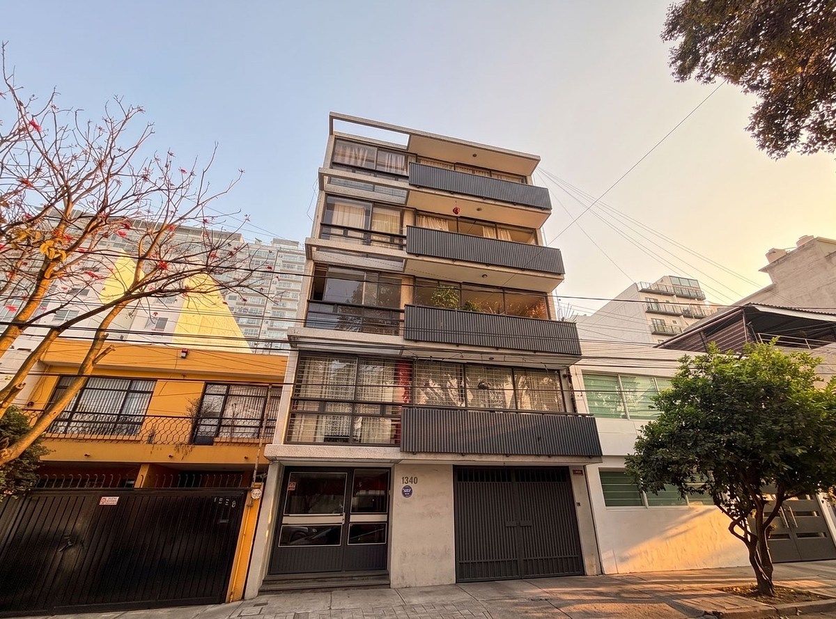 4 de 15: Edificio con Alto Potencial de Inversión: