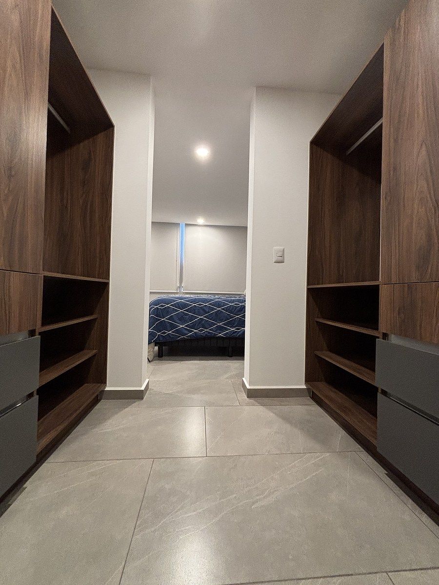 23 de 44: Vestidor .