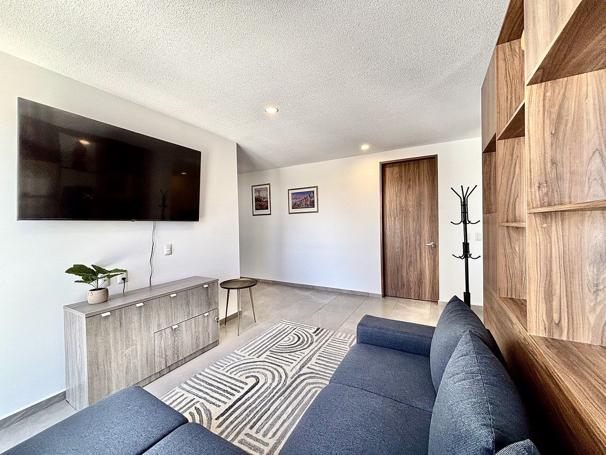 13 of 45: Pantalla de 65"