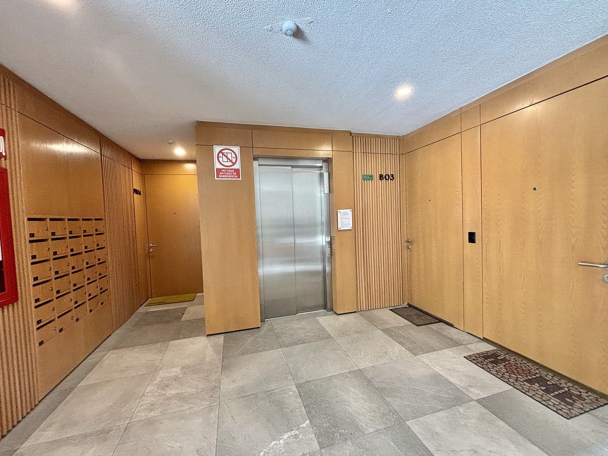 32 of 45: Elevador .