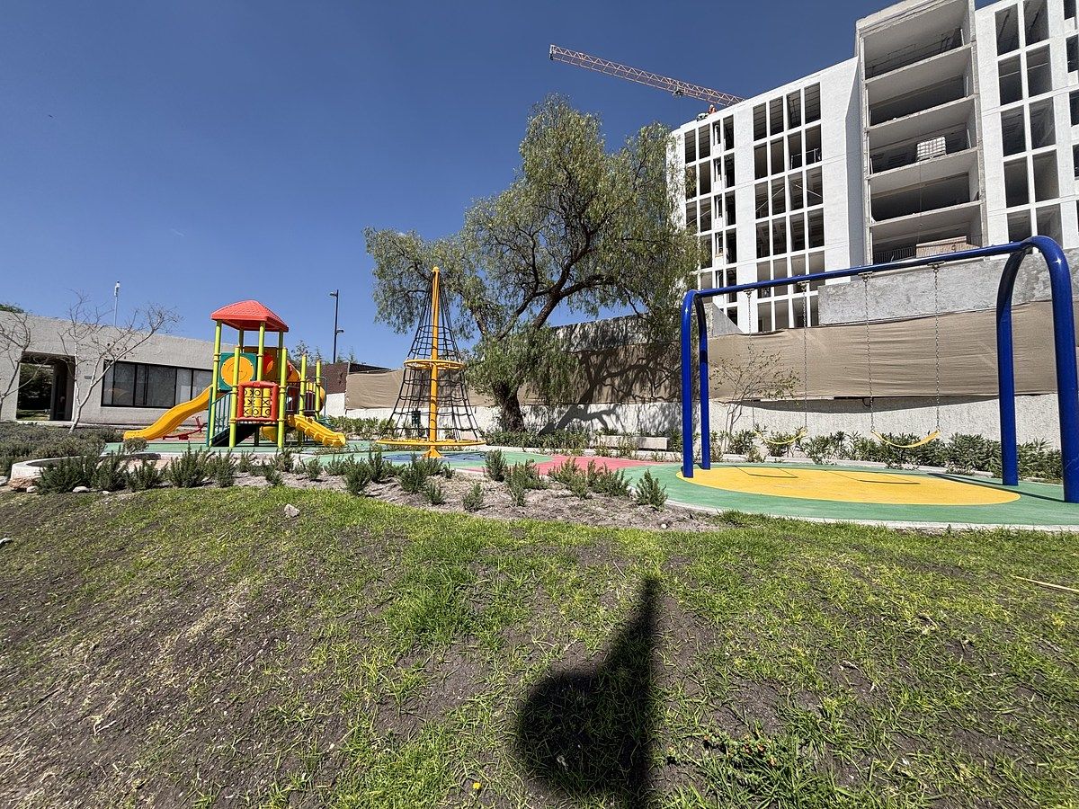 42 of 45: Los pequeños también son consentidos !