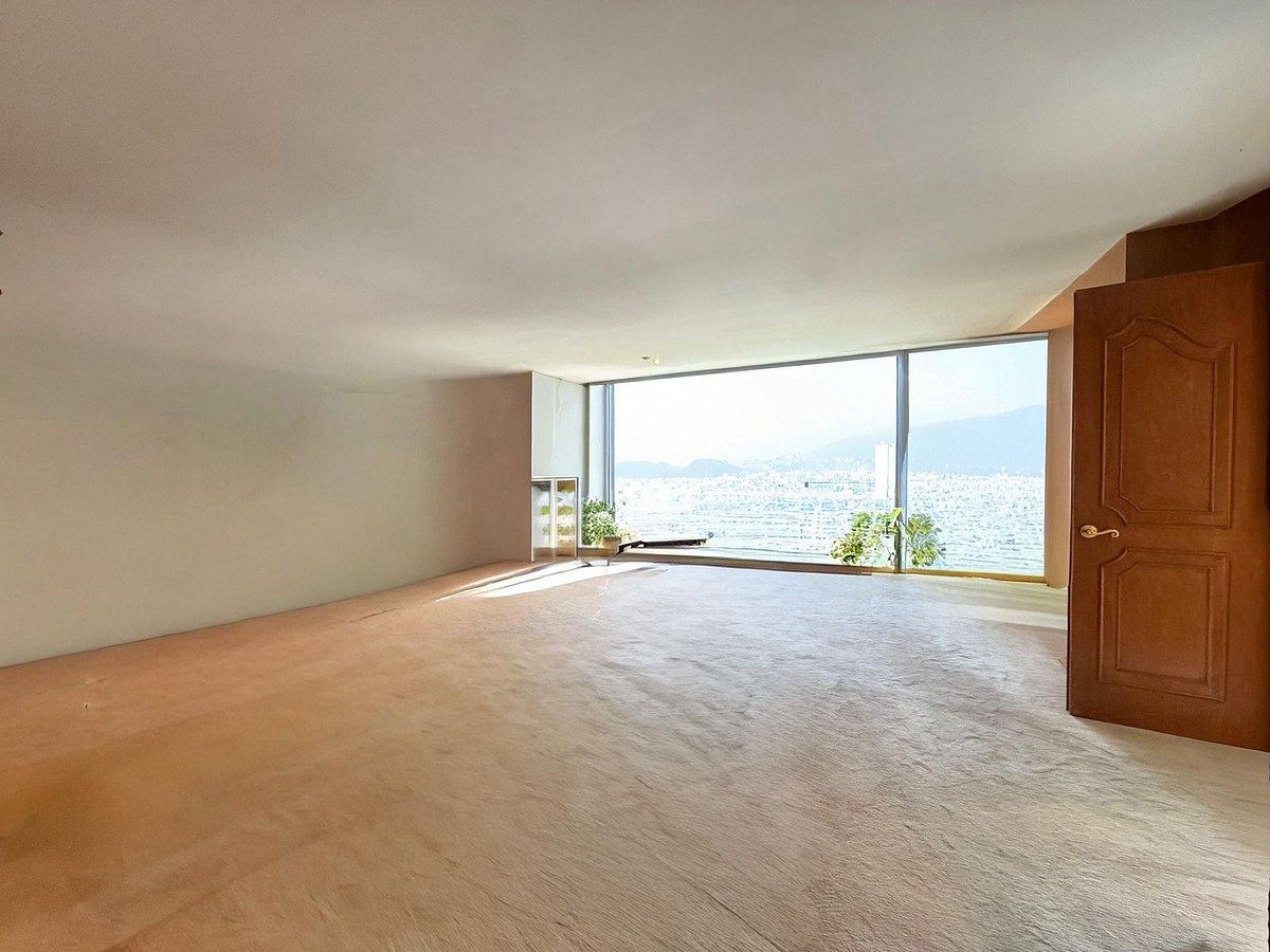 16 de 33: ESTUDIO SIN MUEBLES