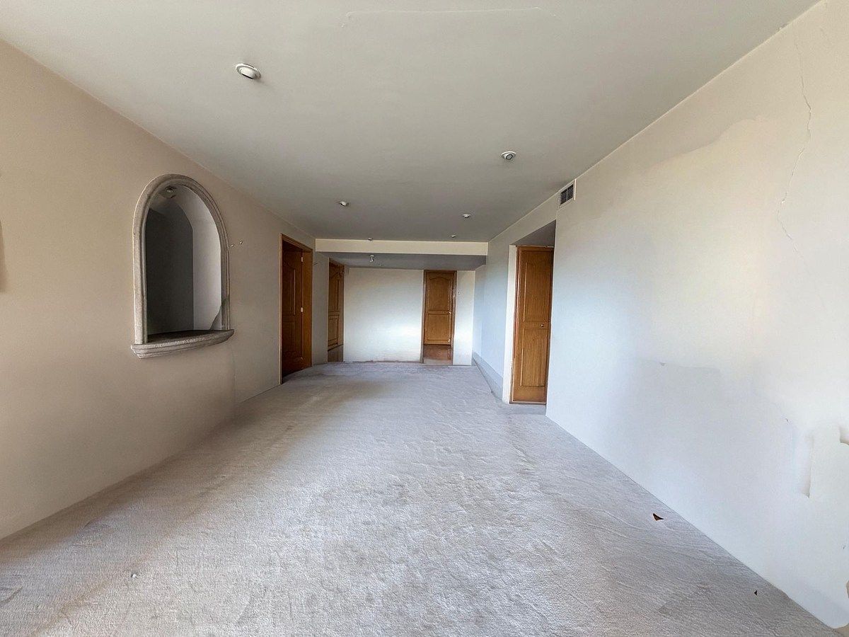 20 de 33: LOBBY SIN MUEBLES