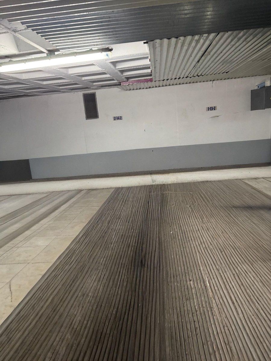 33 de 33: ESTACIONAMIENTO