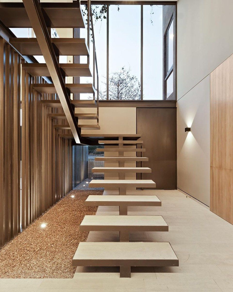 4 de 10: Escaleras al 2do piso