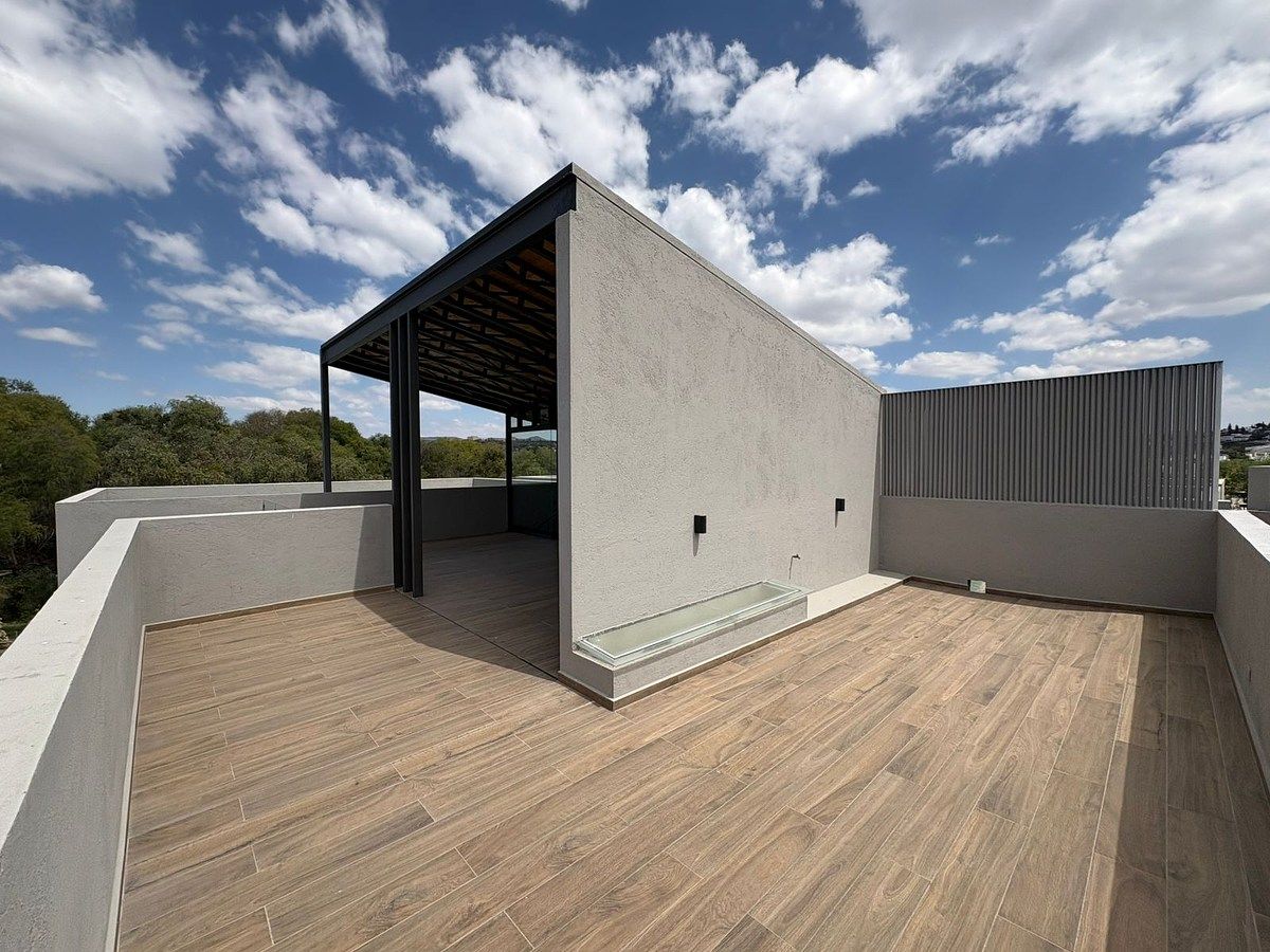 23 of 29: Roof Garden