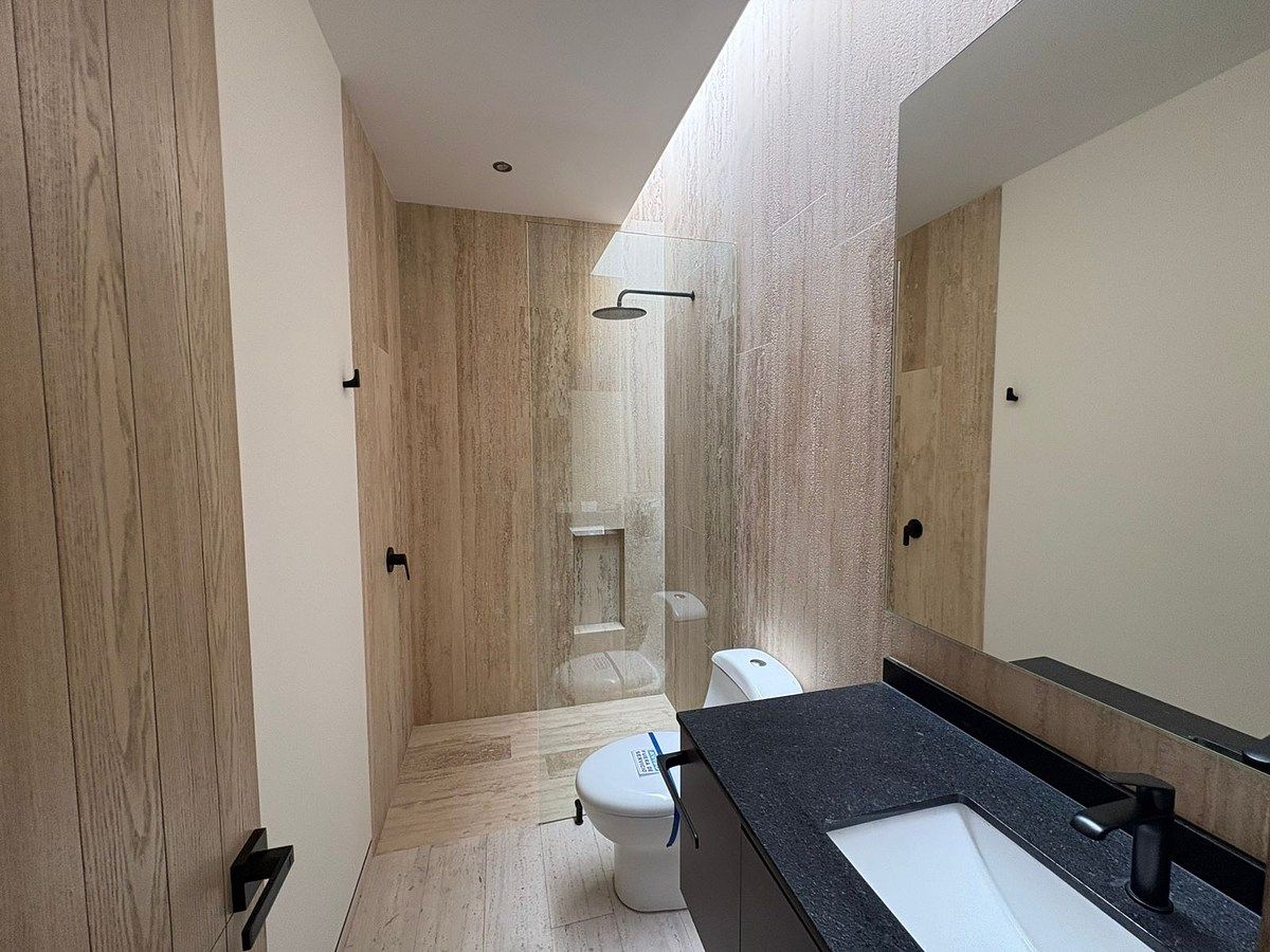 19 of 29: Baño Completo