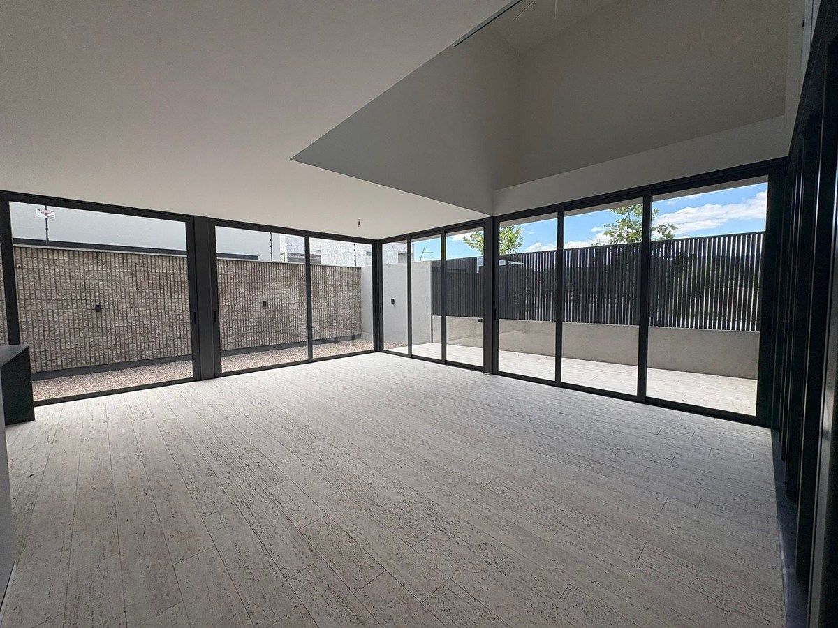 7 of 29: Sala Comedor