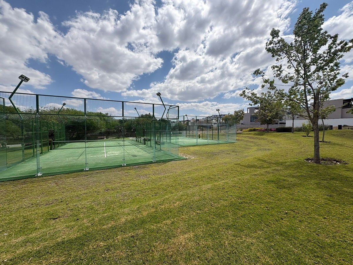 24 of 29: Canchas de Ténis y Pádel