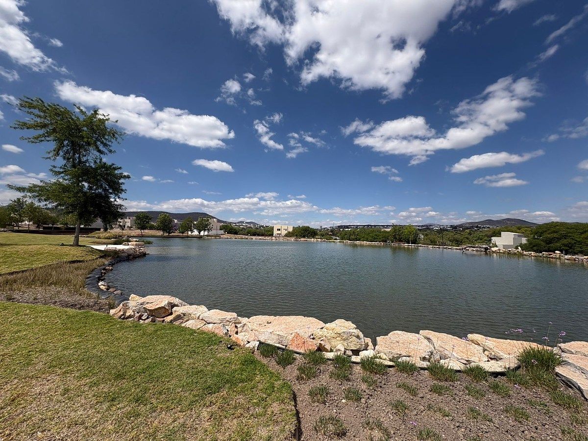 28 of 29: Lago Principal