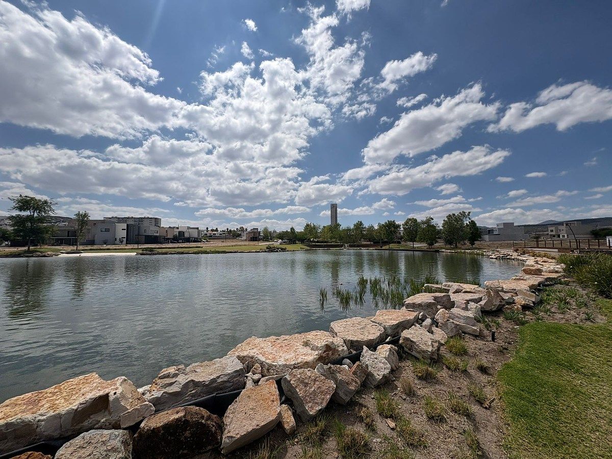 29 of 29: Lago Principal