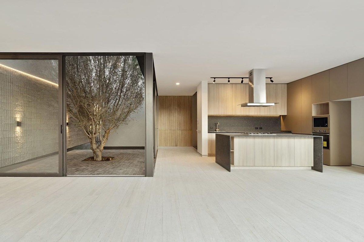 4 of 28: Sala Comedor