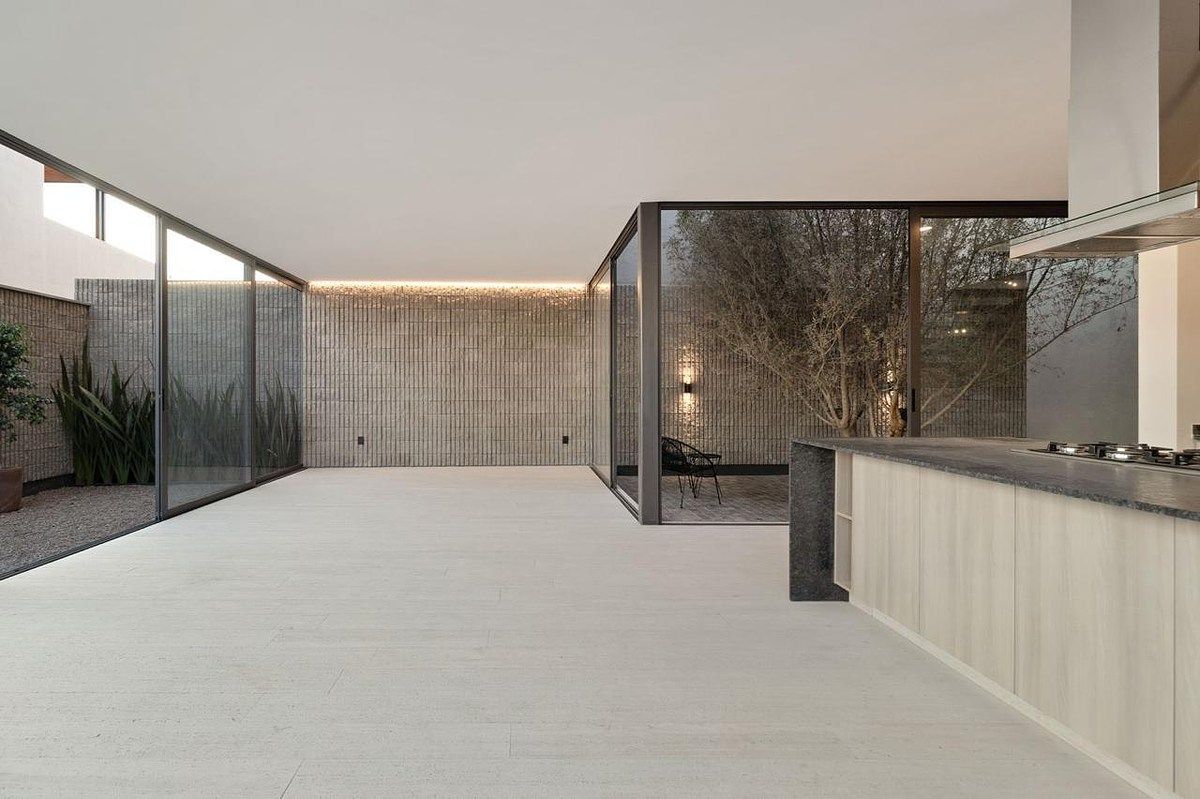 5 of 28: Sala Comedor