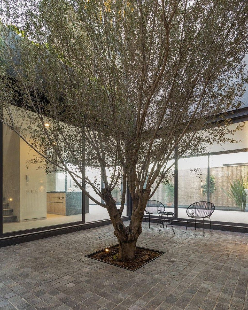 2 of 28: Entrada Principal