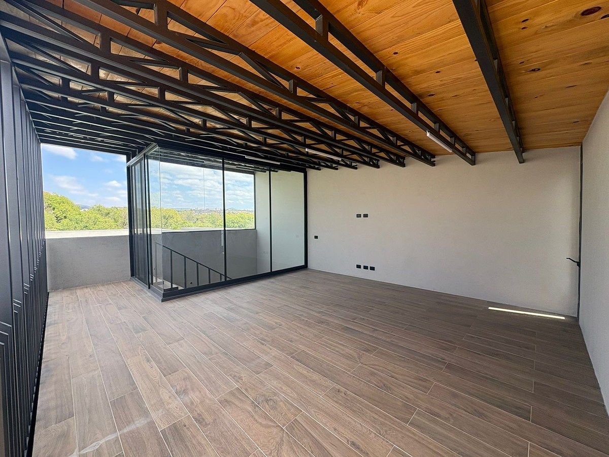 22 of 28: Roof Garden