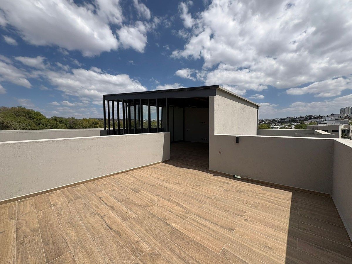 23 of 28: Roof Garden