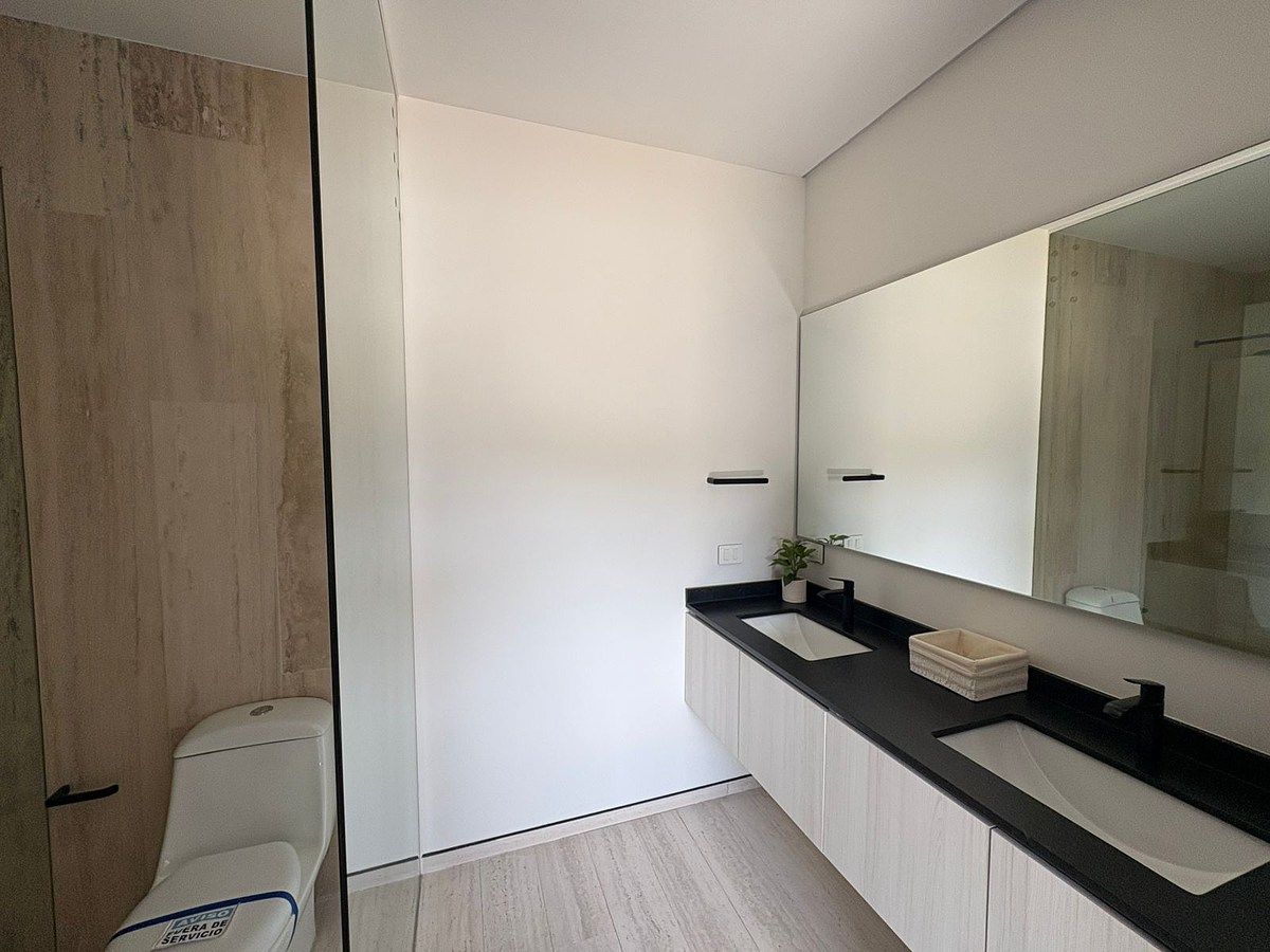 16 of 28: Baño Completo