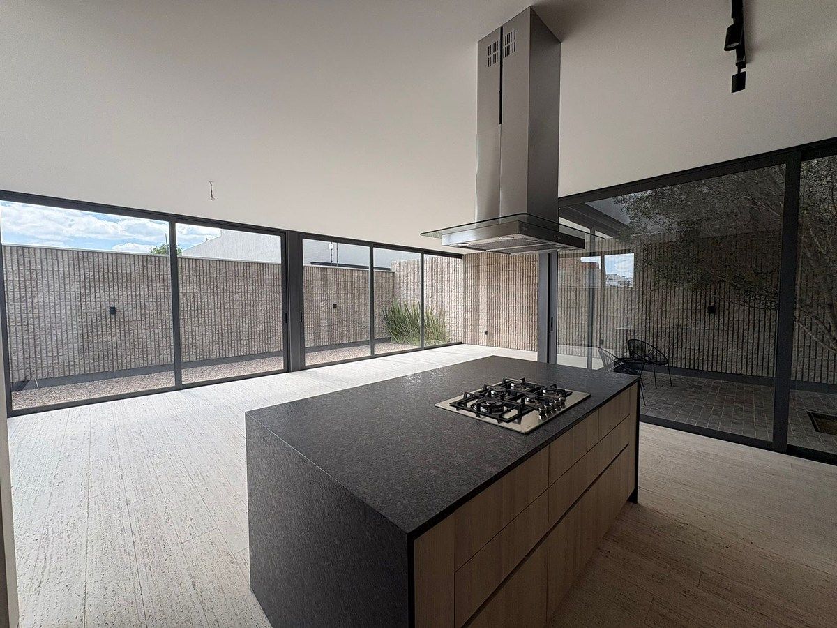 6 of 28: Cocina Equipada