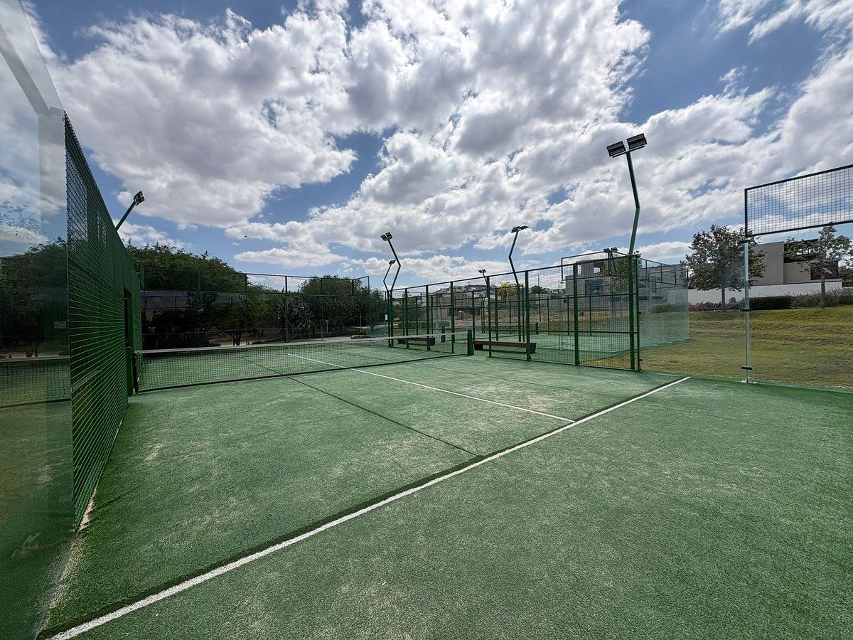 25 of 28: Canchas de Pádel y Tenis