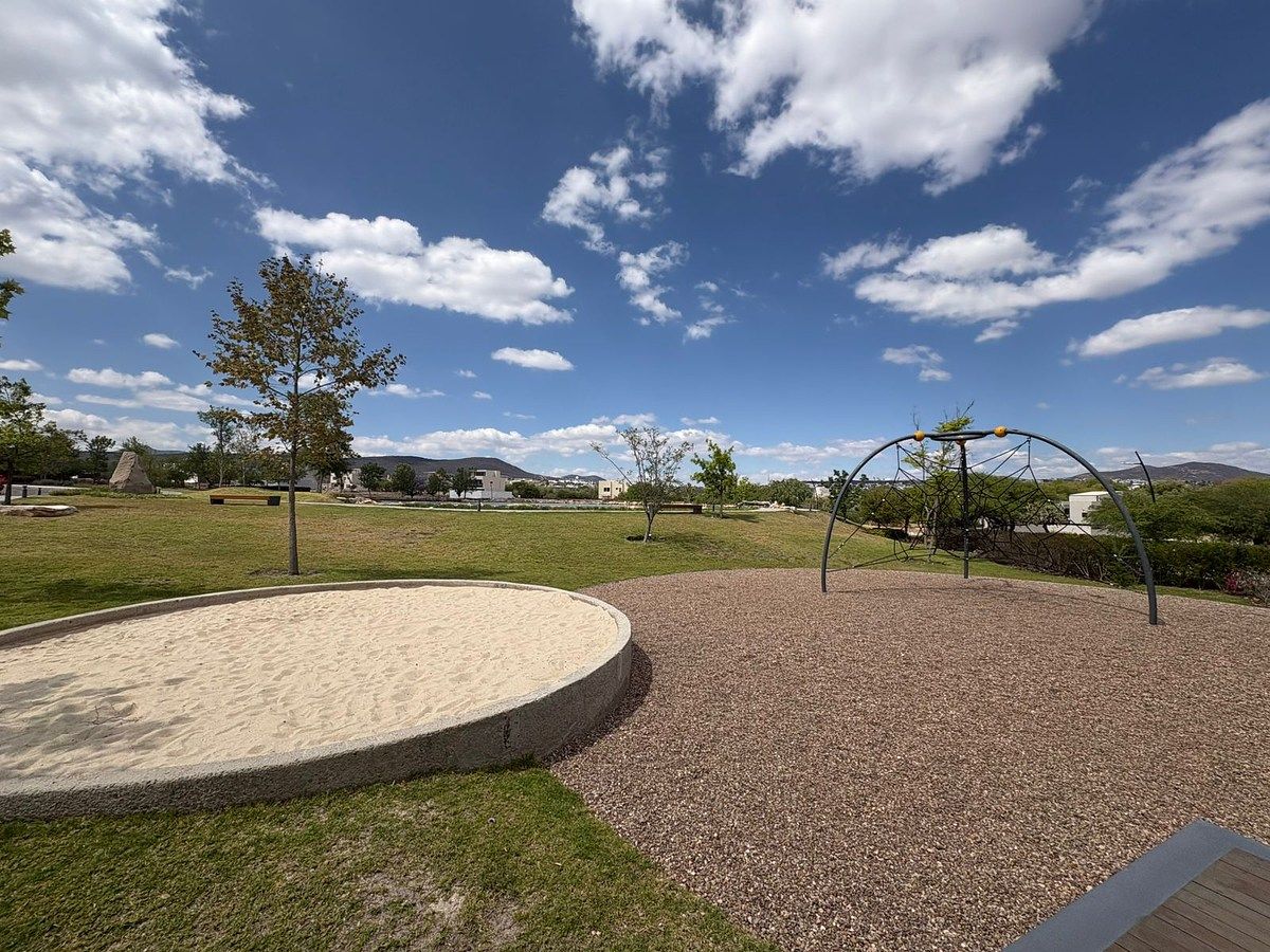 27 of 28: Área Infantíl