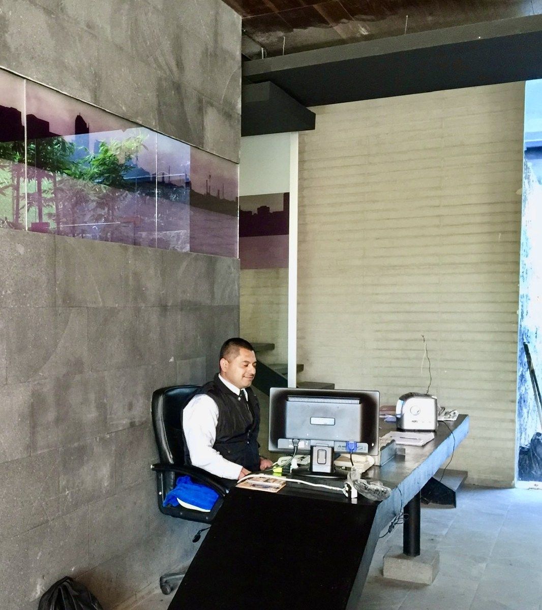 6 of 14: recepción con vigilancia