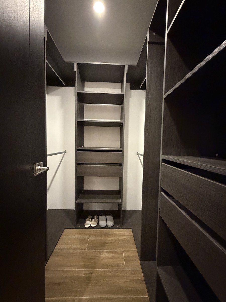 8 de 29: Vestidor master