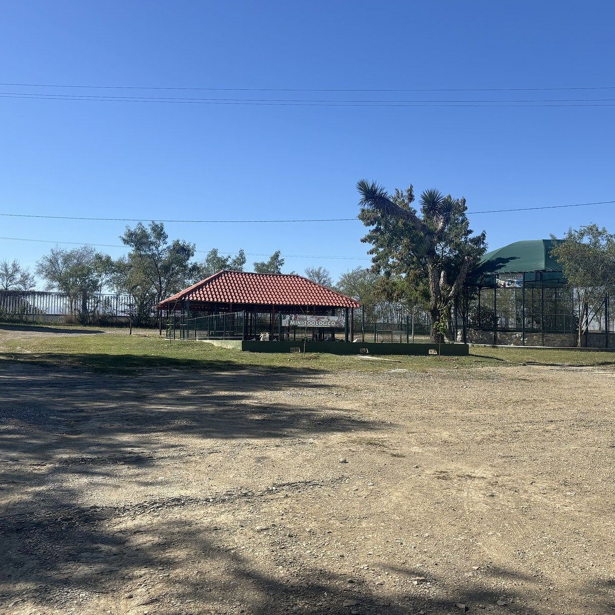 9 of 32: Area Granja y Aves