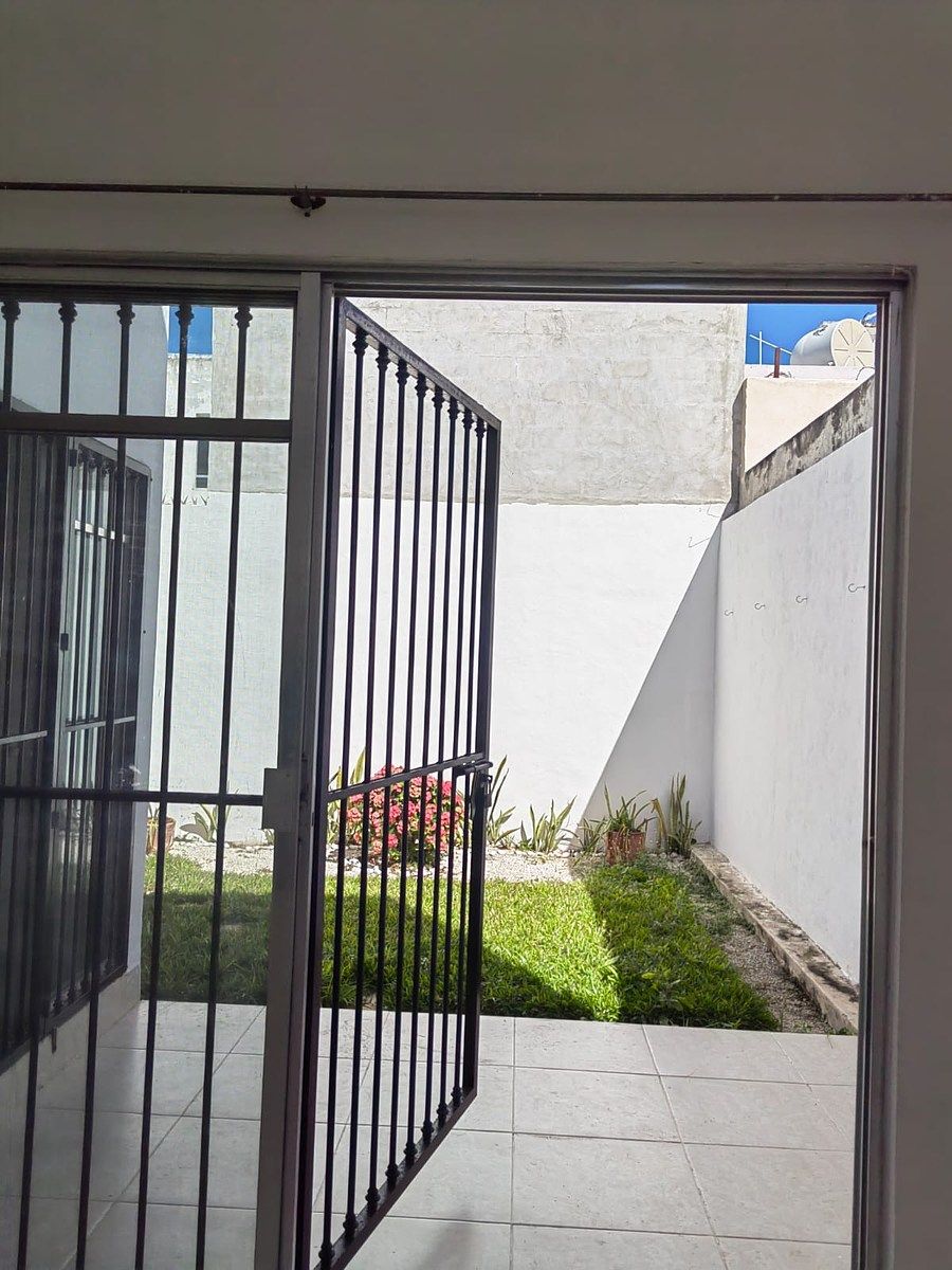 Acceso de la sala al patio trasero, foto 12 de 22