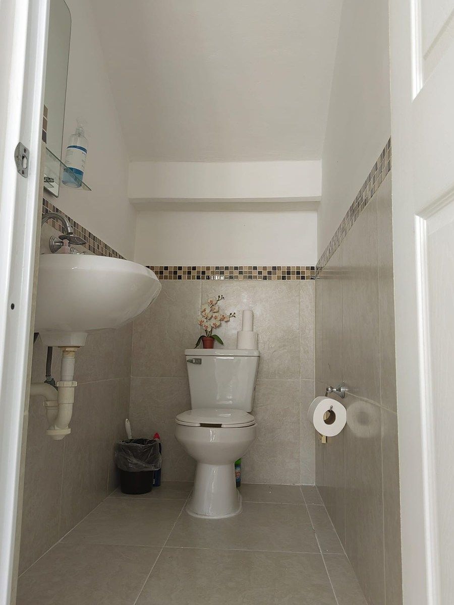 Medio baño de visitas, foto 18 de 22