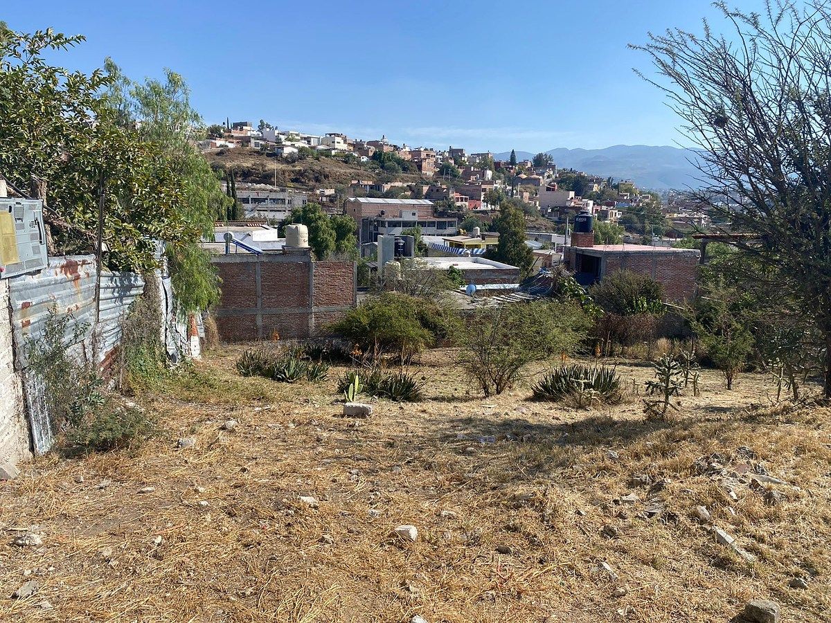 6 of 8: Vista a parte de la ciudad.