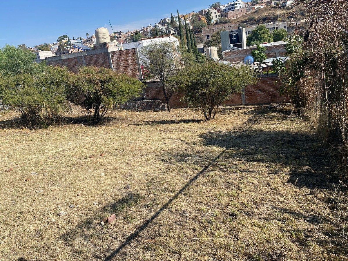 7 of 8: Vista a parte de la ciudad.