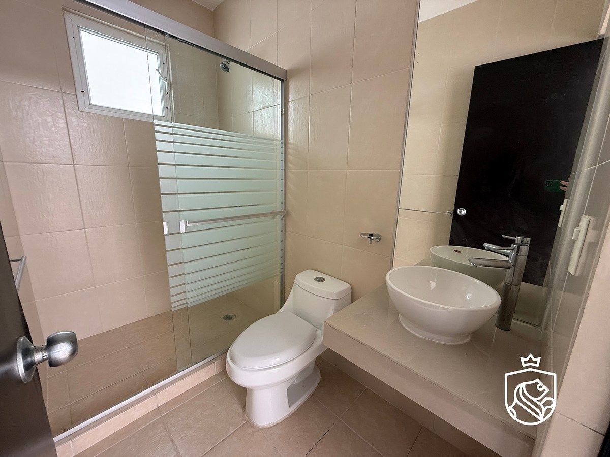 19 de 25: Baño compartido