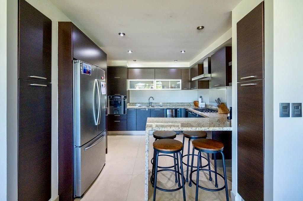 4 of 14: Cocina equipada