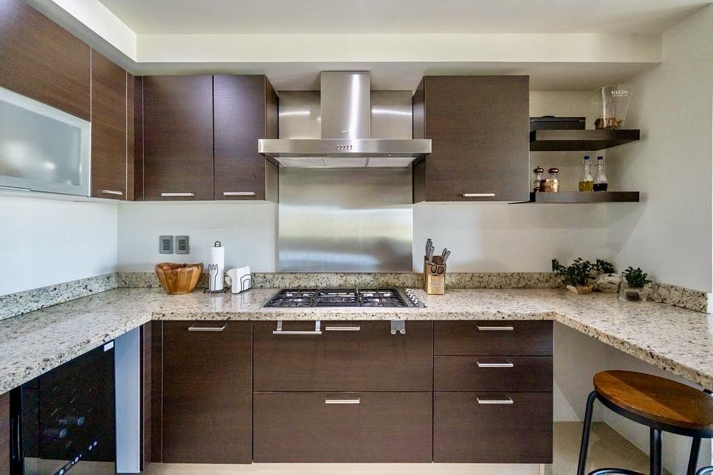 5 of 14: Cocina equipada