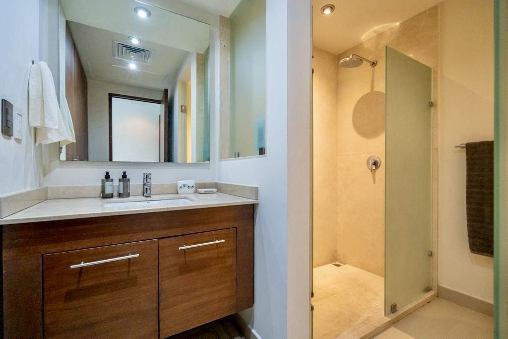 12 of 14: Baño completo