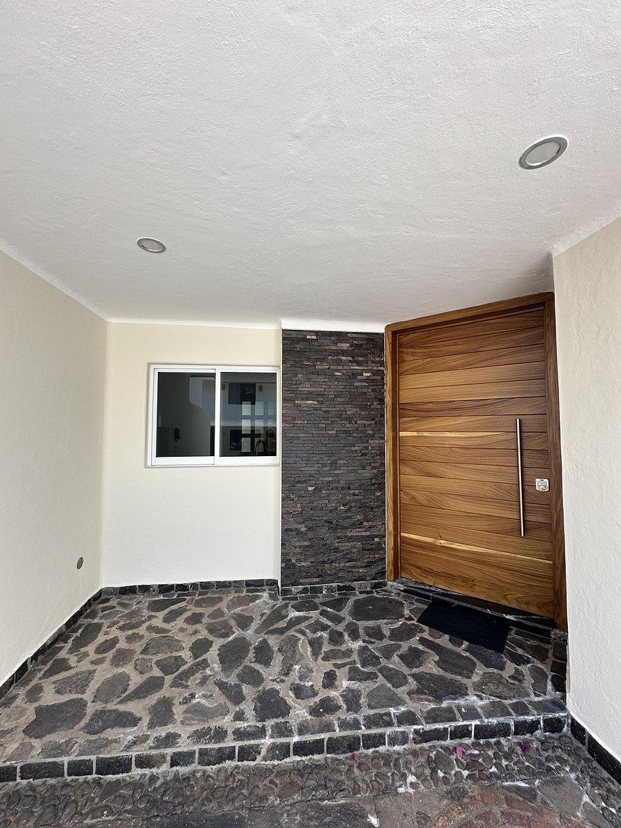 2 of 40: Entrada principal