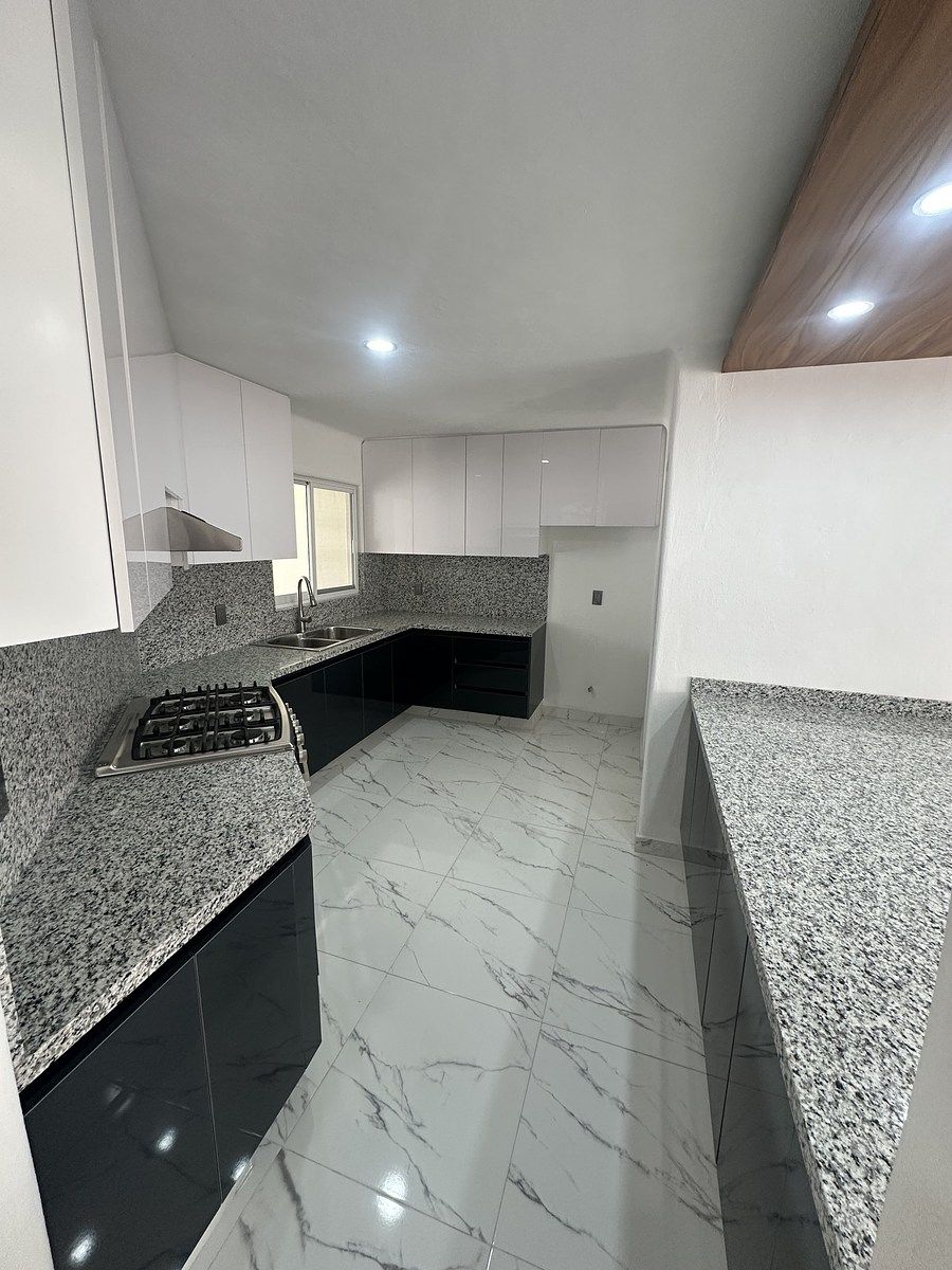 7 of 40: Cocina equipada