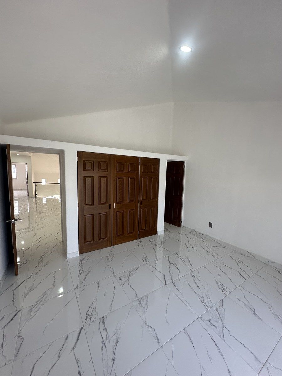 27 of 40: Recámara secundaria 1