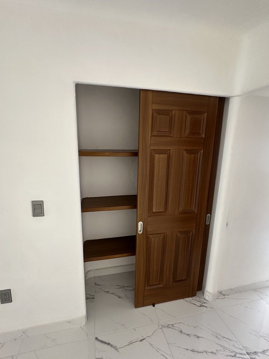 32 of 40: Closet de blancos