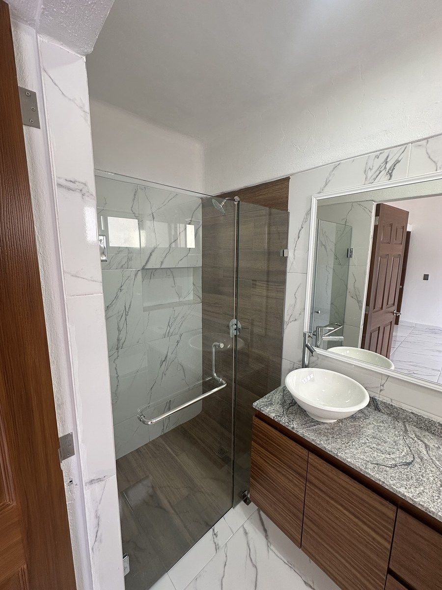 36 of 40: Baño recámara secundaria 2