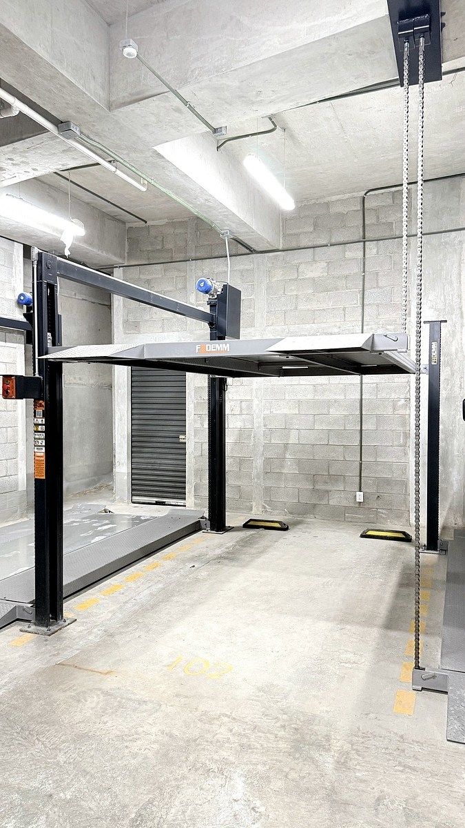 13 de 14: Dos estacionamientos con elevador, sin estorbar con vecinos