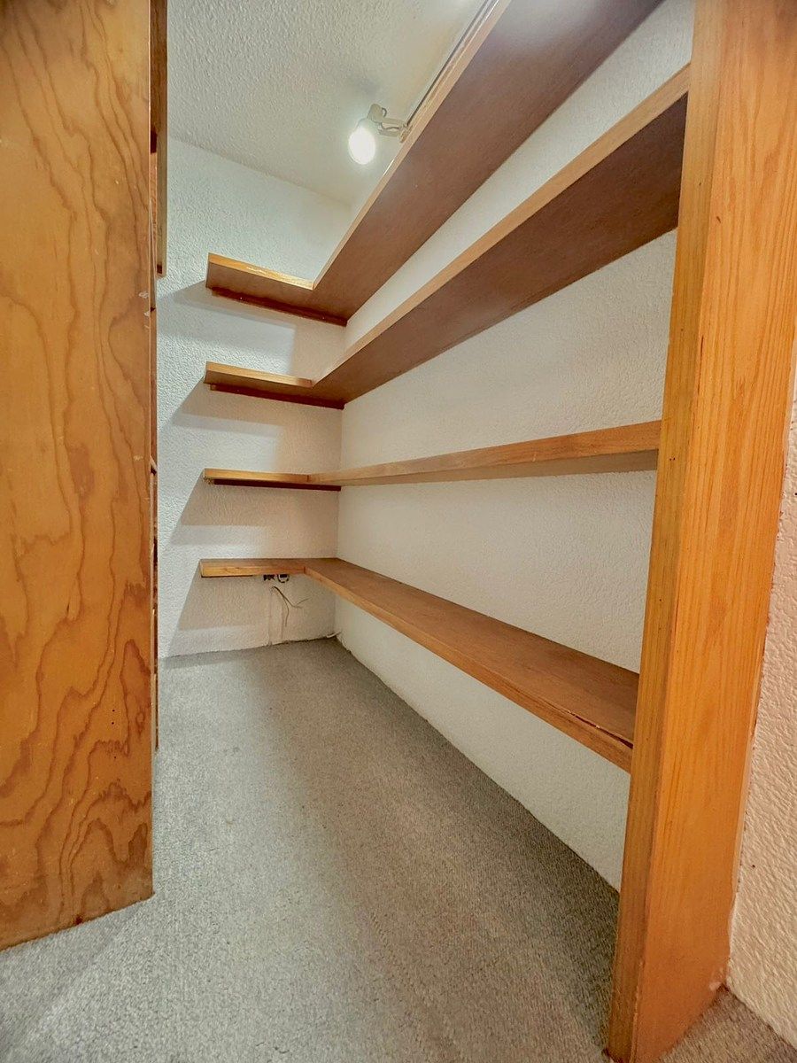 11 of 24: Walking closet