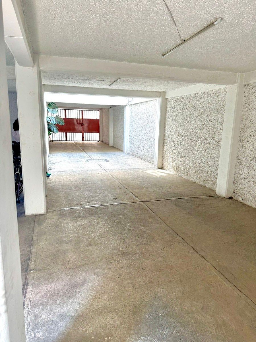 23 of 24: Cajones de estacionamiento