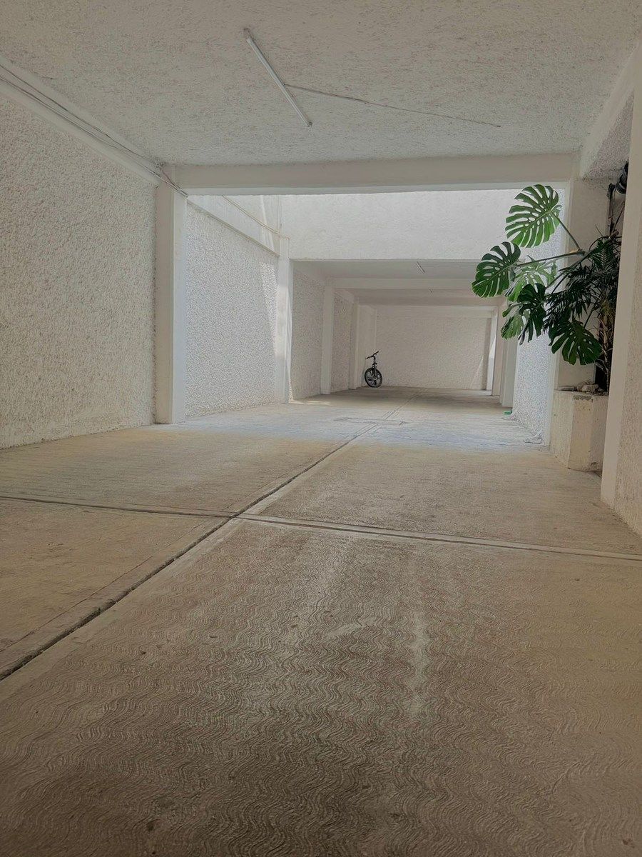 24 of 24: Cajones de estacionamiento