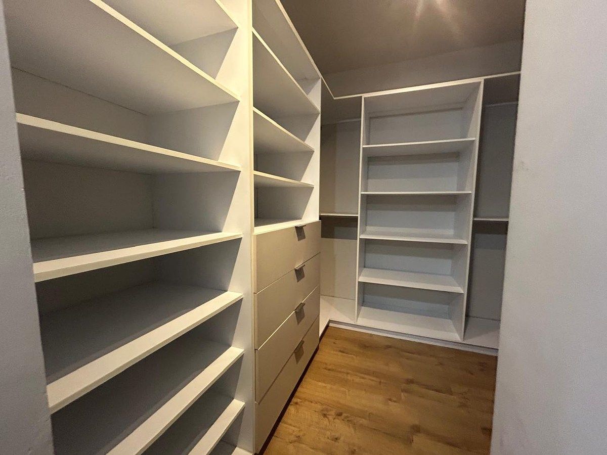 19 de 29: Recámara Principal - Walking Closet