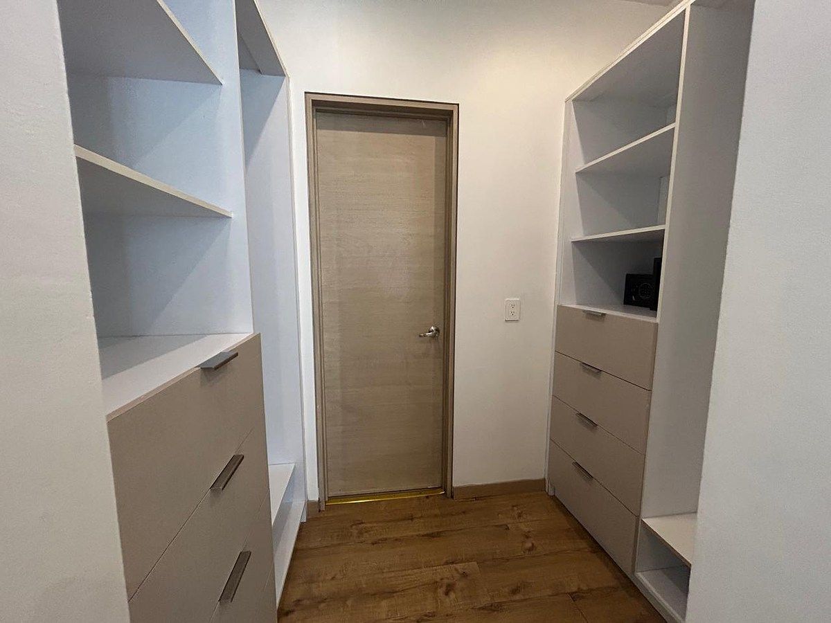 16 de 29: Recámara Secundaria 2 - Walking Closet