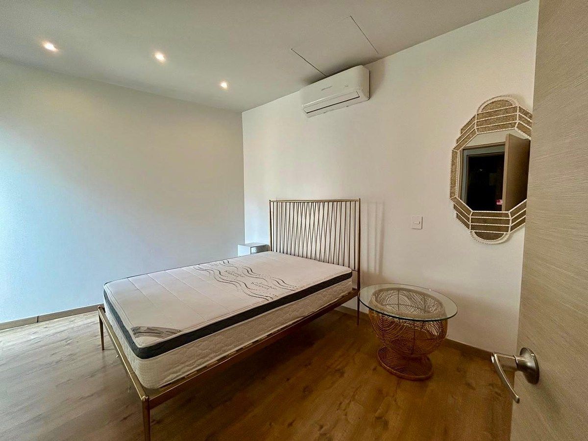 14 de 29: Recámara Secundaria 2- cama matrimonial