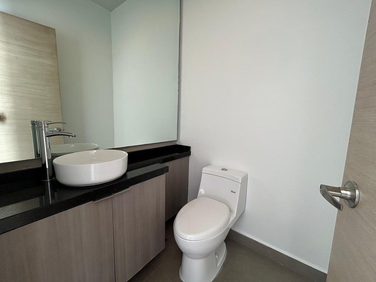 24 de 29: Medio Baño Terraza